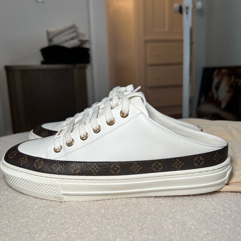 LOUIS VUITTON
Monogram Womens Stellar Open Back Sneakers 36 White